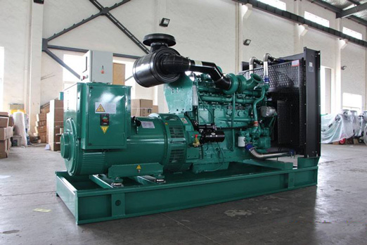 广平320kw康明斯柴油发电车出租